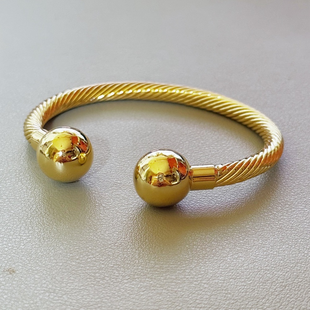 Adjustable bracelet